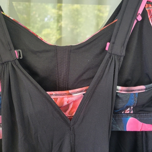 Lululemon workout top with attached floral bra size 8 - Picture 3 of 6
